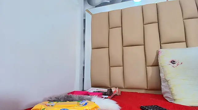 hannah teehn online show from December 2025 07:04:01 PM