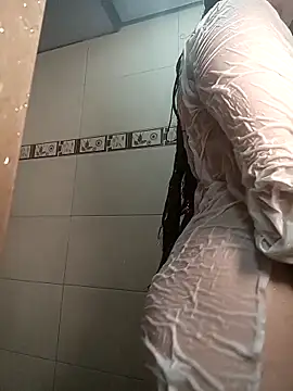 Snapshot of Scarlet_Aura chatting on November 2025 10:42:01 PM Scarlet Aura online show from November 2025 10:42:01 PM