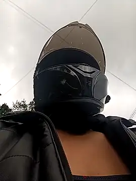 Snapshot of Scarlet_Aura chatting on November 2025 08:31:02 PM Scarlet Aura online show from November 2025 08:31:02 PM