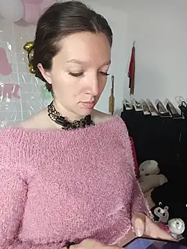 Lucy colee online show from April 2026 02:41:01 PM