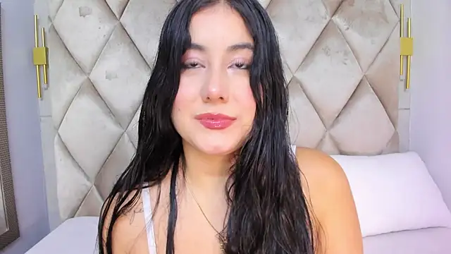 Snapshot of GabyParker_ chatting on June 2026 12:32:01 PM GabyParker online show from June 2026 12:32:01 PM