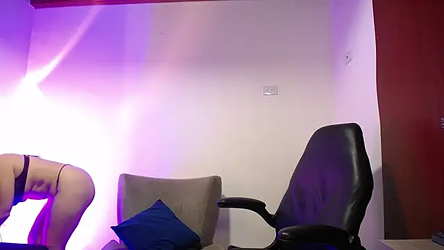 LeeluFox online show from October 2025 04:08:02 PM