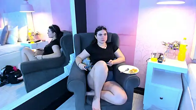 RousseWalker online show from November 2025 07:35:02 PM