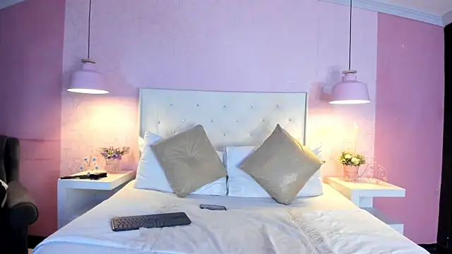 RousseWalker online show from November 2025 03:45:01 PM