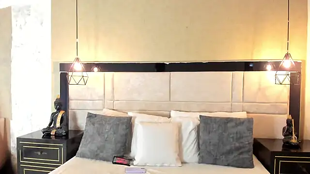 RousseWalker online show from November 2025 12:09:02 PM