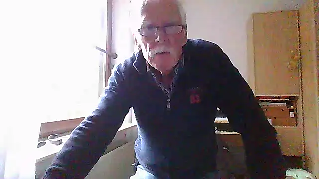 Snapshot of super-snoopy chatting on October 2025 09:20:02 AM super-snoopy online show from October 2025 09:20:02 AM