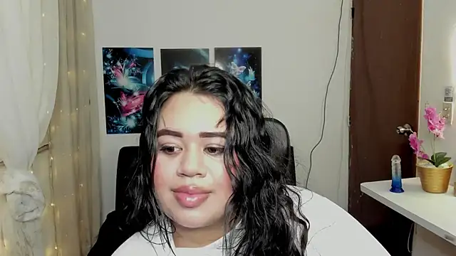 Snapshot of oliviia_cute chatting on November 2025 05:28:02 AM oliviia cute online show from November 2025 05:28:02 AM