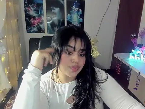 Snapshot of oliviia_cute chatting on November 2025 05:44:02 AM oliviia cute online show from November 2025 05:44:02 AM