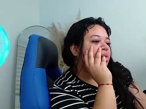 Snapshot of oliviia_cute chatting on November 2025 06:29:02 AM oliviia cute online show from November 2025 06:29:02 AM