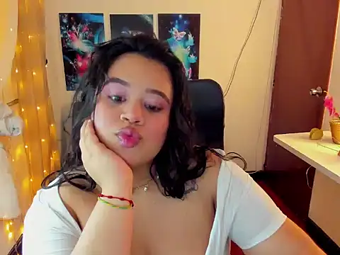 Snapshot of oliviia_cute chatting on November 2025 12:04:01 AM oliviia cute online show from November 2025 12:04:01 AM