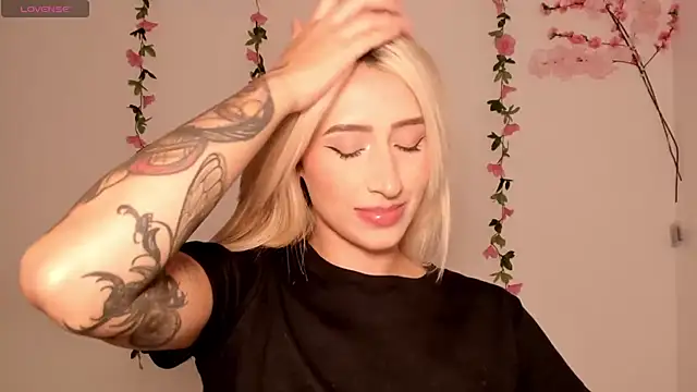 Ashleyroys 111 online show from March 2026 06:02:01 PM