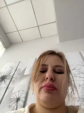 Passion-Blondy online show from February 2026 01:00:01 PM