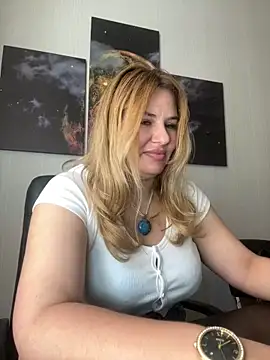 Snapshot of Passion-Blondy chatting on June 2026 09:52:02 AM Passion-Blondy online show from June 2026 09:52:02 AM