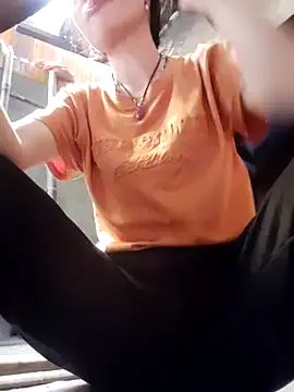 Snapshot of gio-thu chatting on November 2025 05:44:01 AM gio-thu online show from November 2025 05:44:01 AM