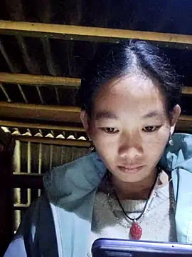 Snapshot of gio-thu chatting on November 2025 06:13:01 AM gio-thu online show from November 2025 06:13:01 AM