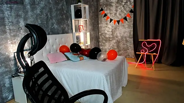 scent  of woman online show from November 2025 01:33:01 AM