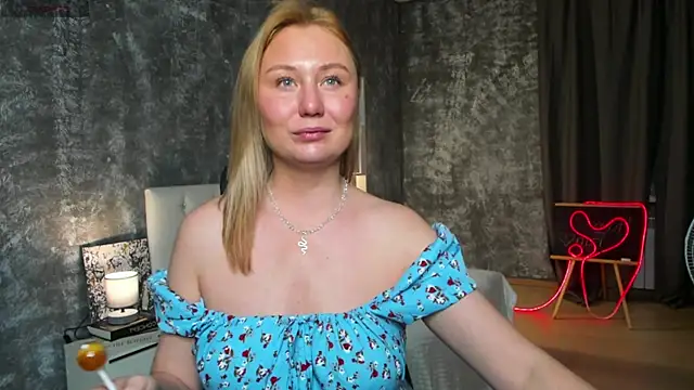 scent  of woman online show from October 2025 01:50:01 AM