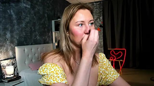 scent  of woman online show from November 2025 01:31:01 AM