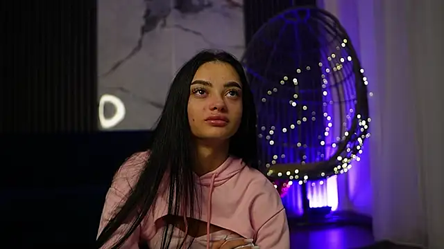 RachelRavee online show from November 2025 05:18:01 AM