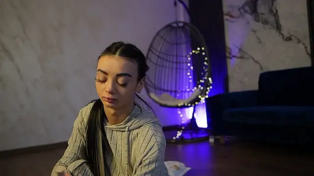 RachelRavee online show from March 2026 05:10:02 AM