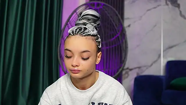 RachelRavee online show from October 2025 05:15:02 AM