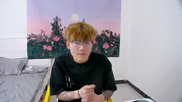 KK-cuteboy online show from April 2026 07:07:01 PM