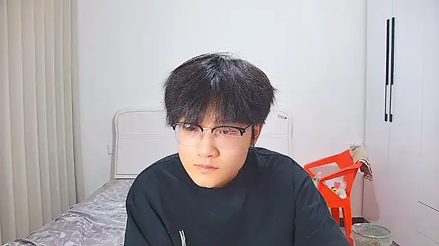 KK-cuteboy online show from May 2026 12:44:01 PM