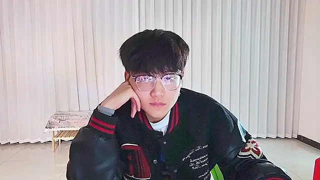 KK-cuteboy online show from April 2026 05:14:01 AM