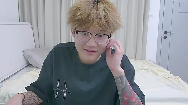 KK-cuteboy online show from April 2026 10:11:01 AM