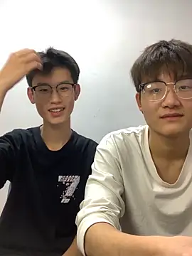 KK-cuteboy online show from October 2025 12:39:01 PM