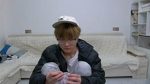 KK-cuteboy online show from February 2026 10:49:01 AM