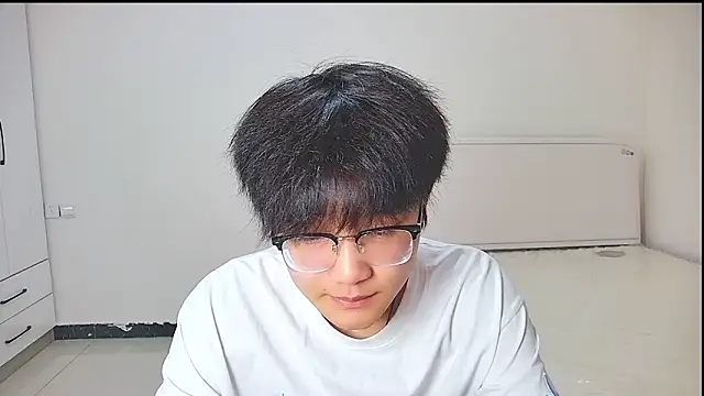 KK-cuteboy online show from May 2026 12:24:02 PM