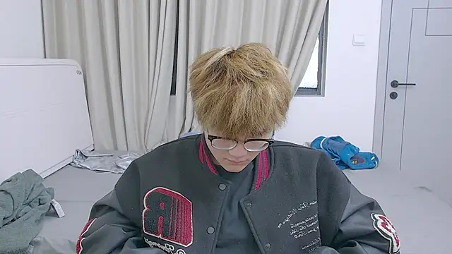 KK-cuteboy online show from April 2026 06:42:01 AM