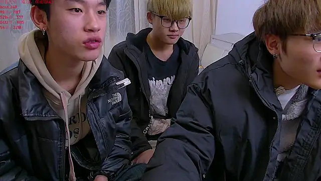 KK-cuteboy online show from December 2025 10:28:02 AM