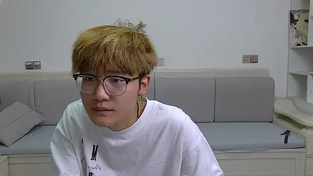 KK-cuteboy online show from March 2026 11:34:01 AM