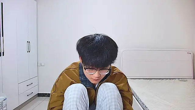 KK-cuteboy online show from May 2026 12:09:02 PM