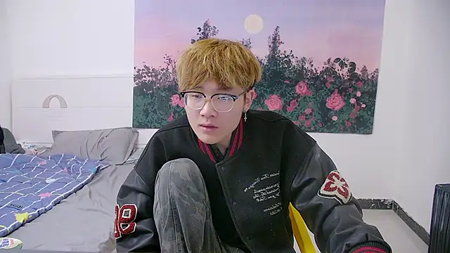 KK-cuteboy online show from April 2026 04:47:02 AM