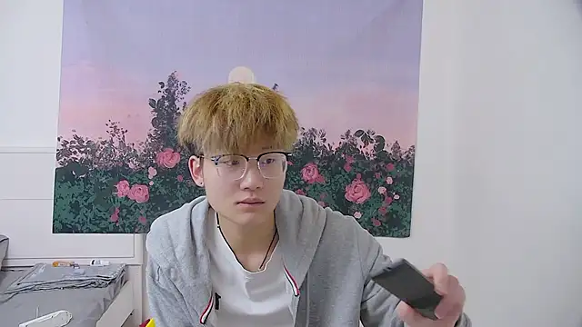 KK-cuteboy online show from April 2026 05:33:01 AM