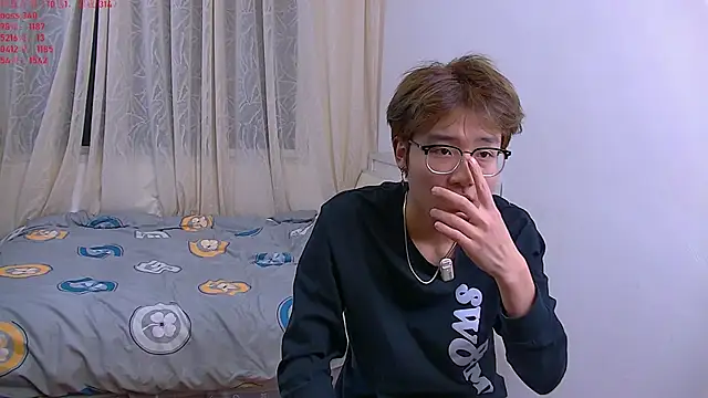 KK-cuteboy online show from December 2025 10:14:02 AM