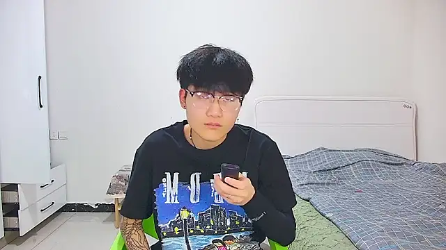 KK-cuteboy online show from April 2026 11:51:02 AM