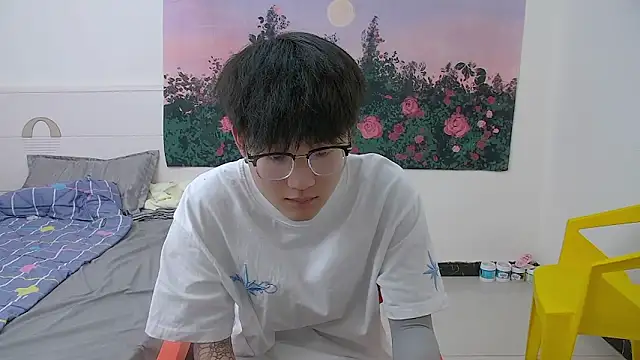 KK-cuteboy online show from May 2026 01:03:01 PM