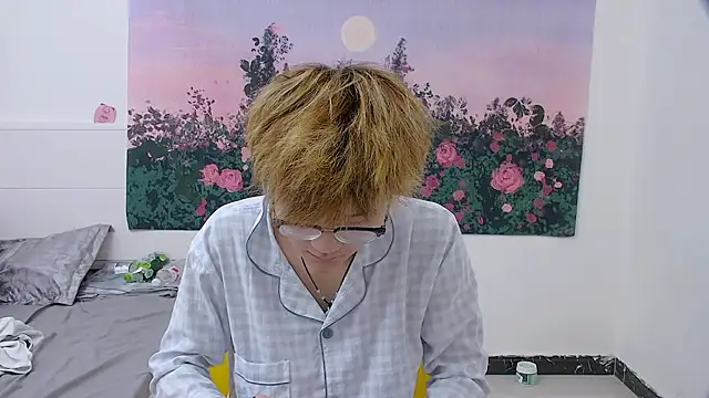KK-cuteboy online show from April 2026 04:13:02 AM