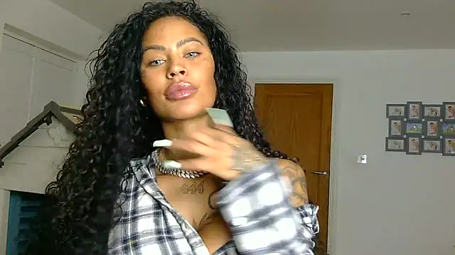 Snapshot of Little_Minx_Chanel chatting on November 2025 09:19:01 PM Little Minx Chanel online show from November 2025 09:19:01 PM