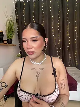 Snapshot of LoraShines chatting on June 2026 11:19:05 AM LoraShines online show from June 2026 11:19:05 AM