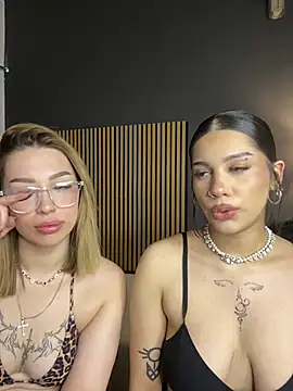 LoraShines online show from May 2026 06:25:02 PM
