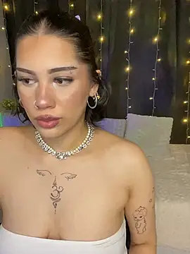 LoraShines online show from June 2026 05:57:01 PM