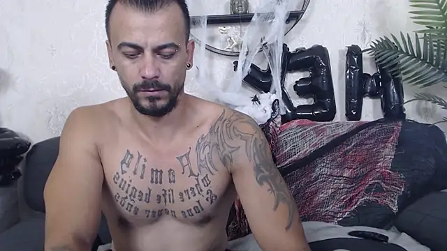 Snapshot of RyanVibe chatting on October 2025 11:42:01 AM RyanVibe online show from October 2025 11:42:01 AM