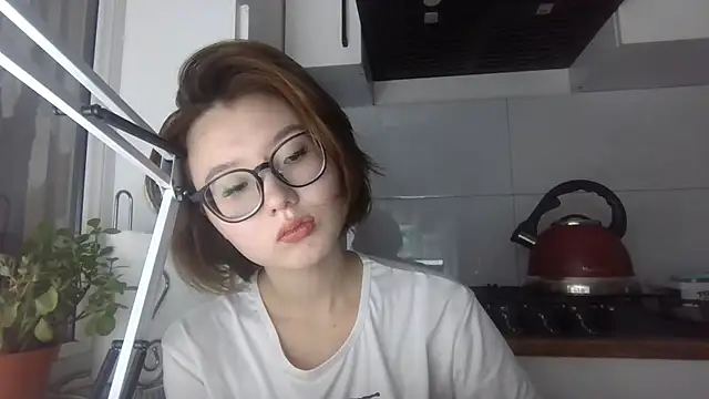 LilyTaylors online show from October 2025 05:37:02 PM