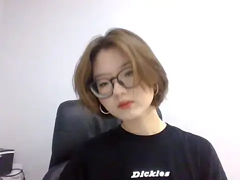 LilyTaylors online show from October 2025 08:04:01 AM