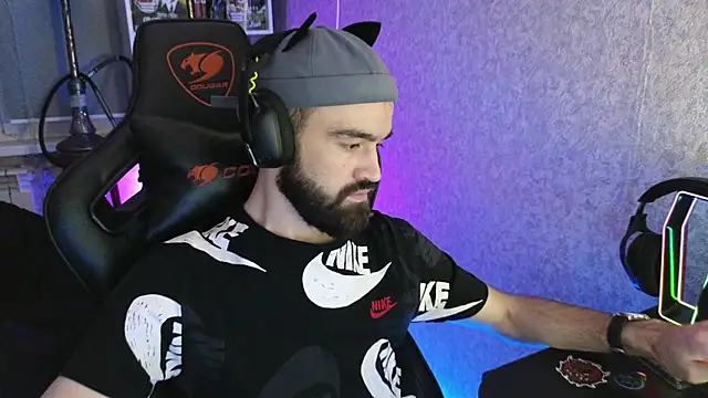 Nik Namee online show from November 2025 03:35:02 AM